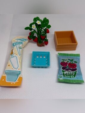 Miniverse Strawberry Set